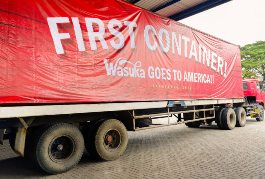 PT Jaya Swarasa Agung Tbk atau Tays Bakers (TAYS) mengirimkan kontainer pertamanya ke Amerika Serikat secara khusus untuk salah satu produknya yaitu Wasuka