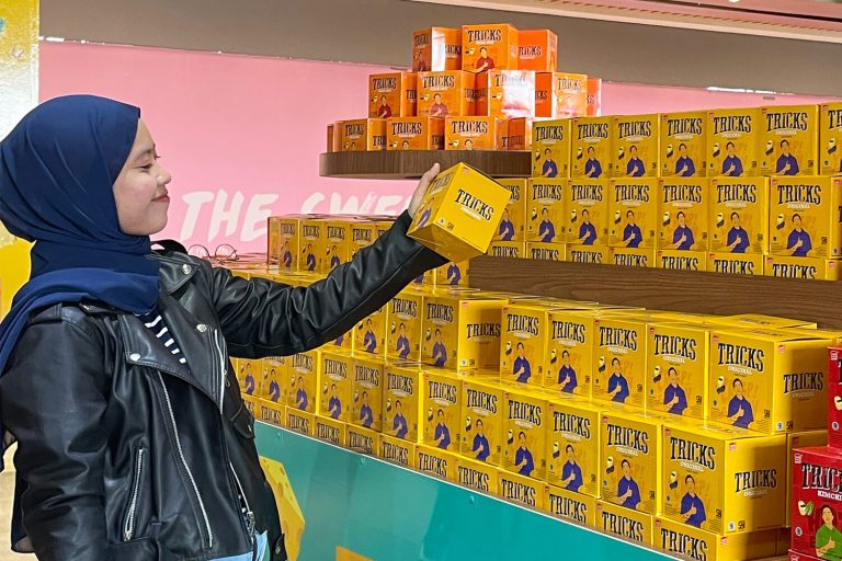 Tays Bakers berkolaborasi dengan Mixio Holdings, perusahaan asal Jepang yang bergerak di bidang produksi dan penjualan makanan ringan.