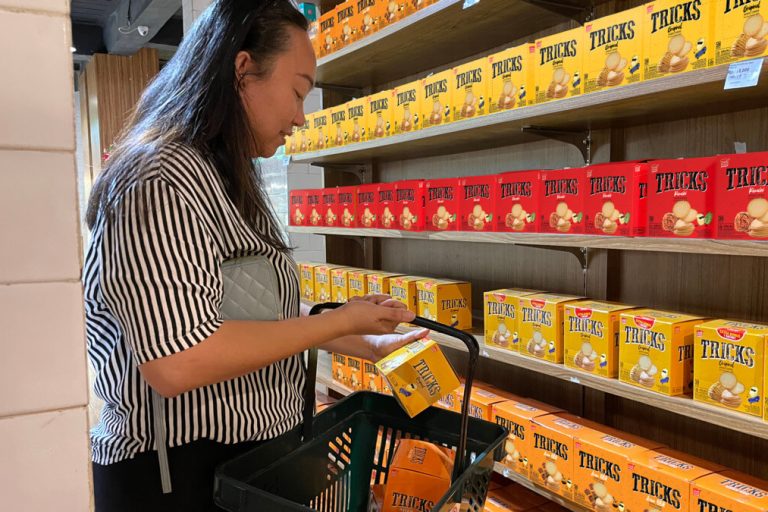 Ilustrasi customer snack Indonesia | Tricks Kentang Panggang